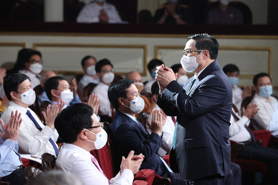 Thủ tướng Phạm Minh Chính và các đại biểu dự Lễ ra mắt Qũy vaccine phòng COVID-19. (Ảnh: Dương Giang/TTXVN)