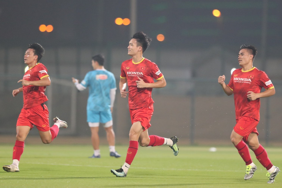 Các cầu thủ đội tuyển Việt Nam trên sân tập. (Ảnh: Hoàng Linh/TTXVN)