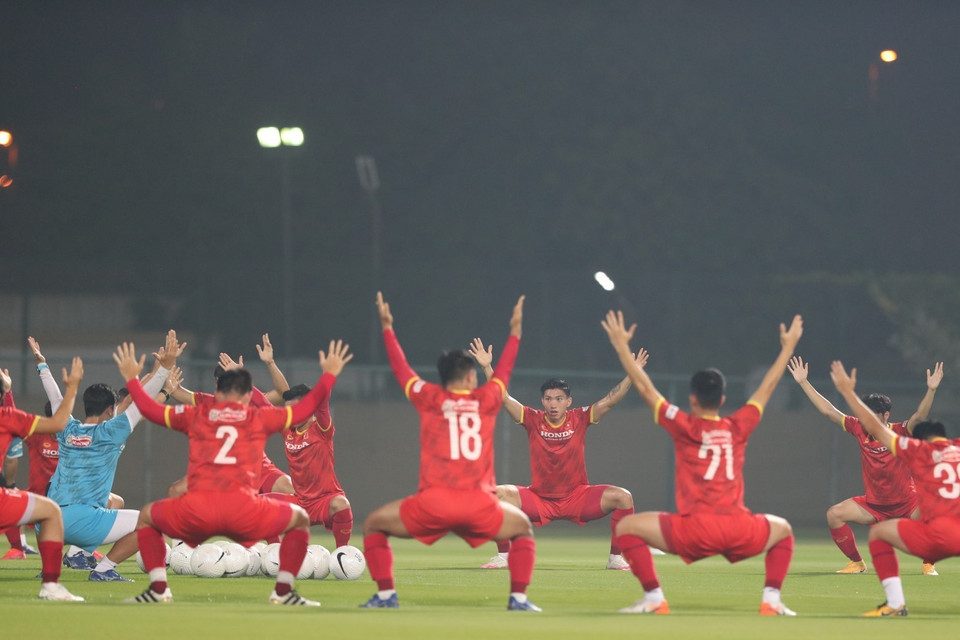 Các cầu thủ đội tuyển Việt Nam trên sân tập. (Ảnh: Hoàng Linh/TTXVN)