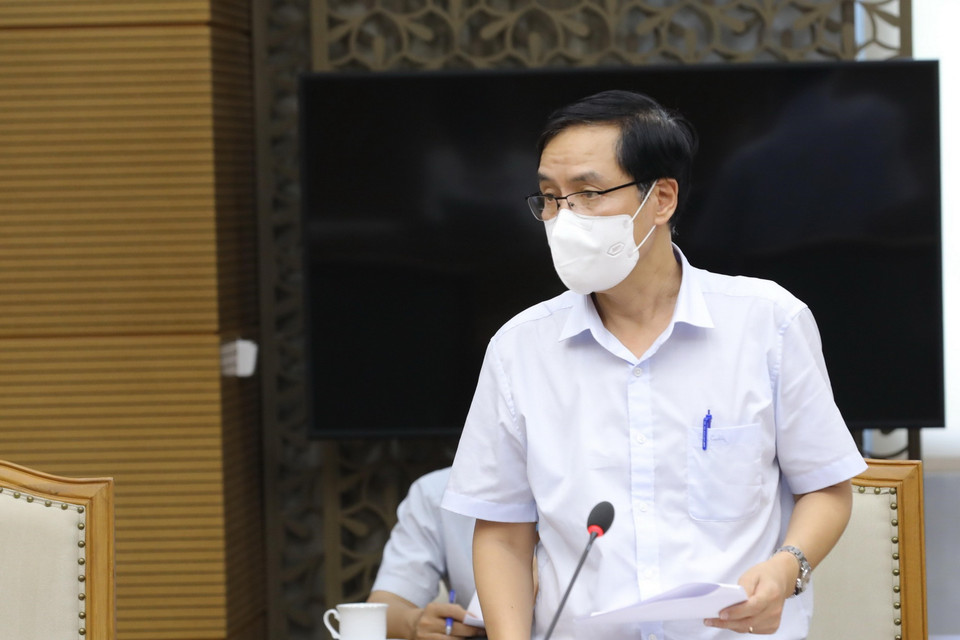 Cục trưởng Cục Y tế dự phòng, Bộ Y tế Đặng Quang Tấn Báo cáo tại cuộc họp. (Ảnh: Nguyễn Điệp/TTXVN)