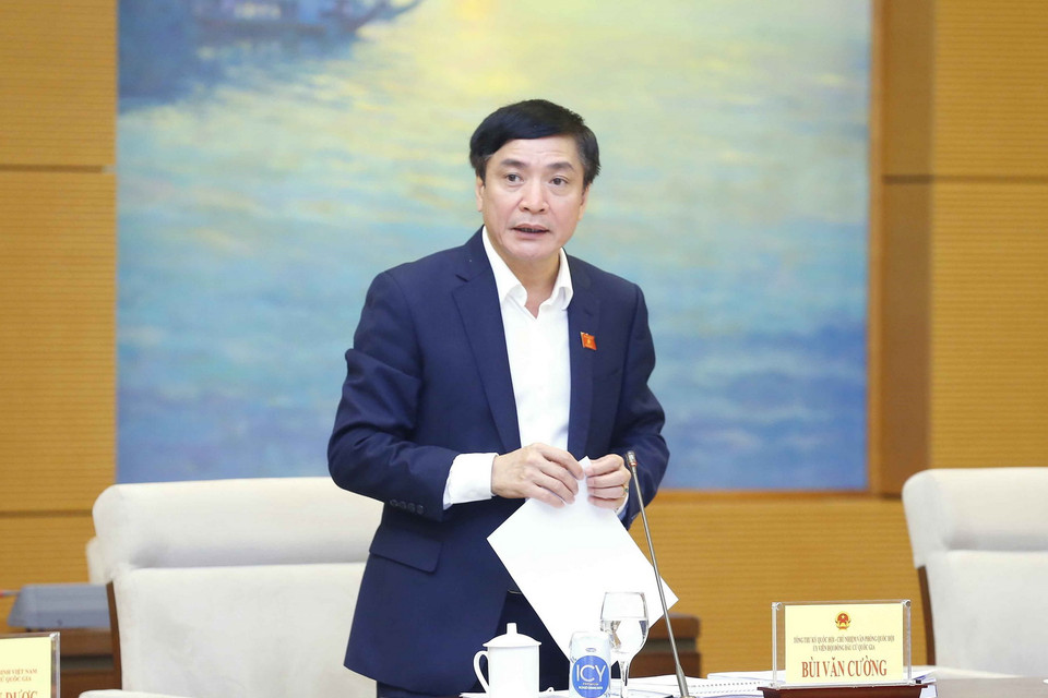 Tổng Thư ký Quốc hội, Chủ nhiệm Văn phòng Quốc hội, Ủy viên Hội đồng bầu cử quốc gia Bùi Văn Cường báo cáo kết quả bầu cử Đại biểu Quốc hội khóa XV và Đại biểu hội đồng nhân dân các cấp nhiệm kỳ 2021-2026, (Ảnh: Doãn Tấn/TTXVN)