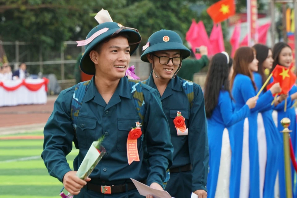 Tại thành phố Đà Nẵng, số lượng thanh niên nhập ngũ đạt 100% chỉ tiêu được giao, trong đó tất cả thanh niên nhập ngũ đều có trình độ văn hóa từ trung học phổ thông trở lên; nhiều thanh niên có trình độ trung cấp, cao đẳng, đại học. (Ảnh: Quốc Dũng/TTXVN)