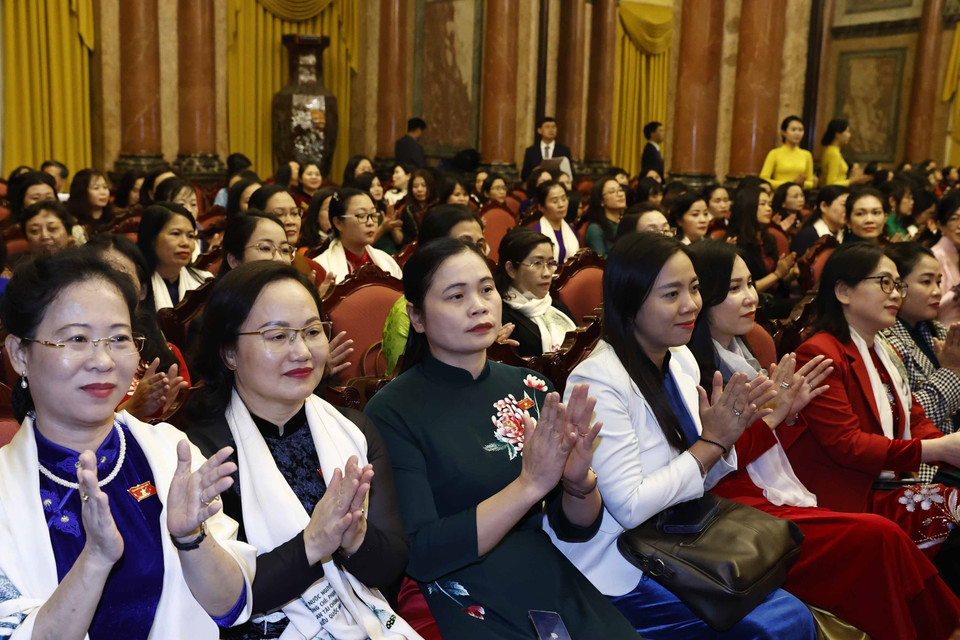 Các nữ đại biểu tham dự buổi gặp mặt tại Phủ Chủ tịch, chiều 20/10/2022. (Ảnh: Thống Nhất/TTXVN)