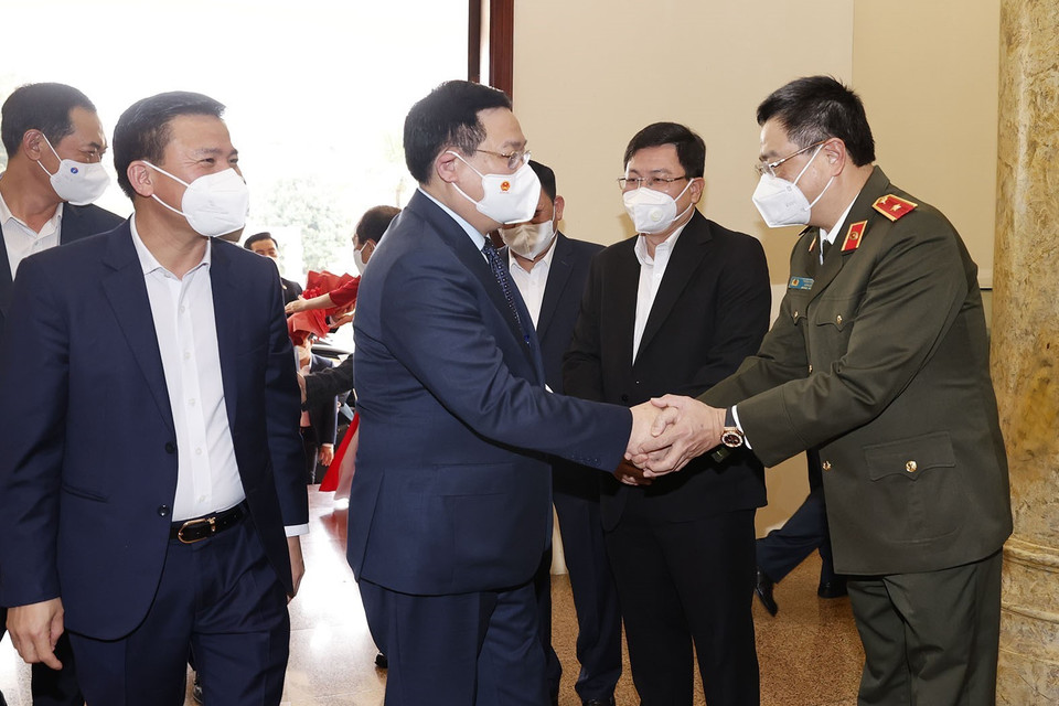 Chủ tịch Quốc hội Vương Đình Huệ với các đại biểu. (Ảnh: Doãn Tấn/TTXVN)