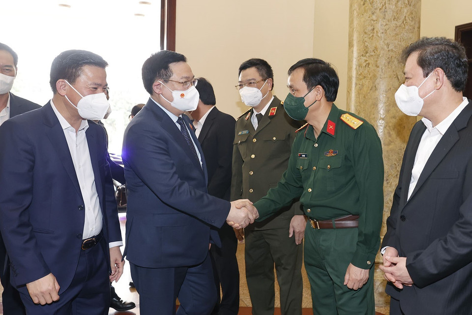 Chủ tịch Quốc hội Vương Đình Huệ với các đại biểu. (Ảnh: Doãn Tấn/TTXVN)