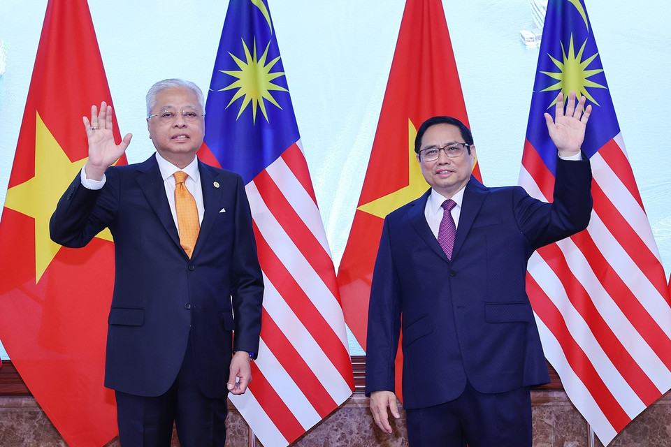 Thủ tướng Phạm Minh Chính và Thủ tướng Malaysia Dato’ Sri Ismail Sabri bin Yaakob chụp ảnh chung.(Ảnh: Dương Giang/TTXVN)