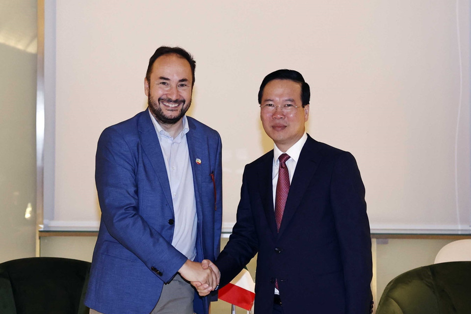 Chủ tịch nước Võ Văn Thưởng tiếp Tổng Bí thư Đảng Cộng sản tái lập Maurizio Acerbo. (Ảnh: Thống Nhất/TTXVN)