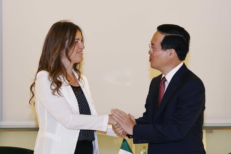Chủ tịch nước Võ Văn Thưởng tiếp bà Chiara Gribaudo, Phó Chủ tịch Đảng Dân chủ Italy. (Ảnh: Thống Nhất/TTXVN)