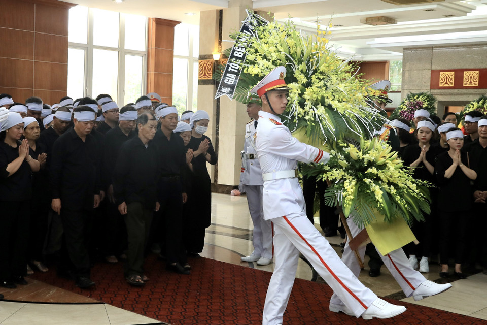 Đoàn gia tộc viếng Phó Thủ tướng Lê Văn Thành. (Ảnh: Lâm Khánh/TTXVN)