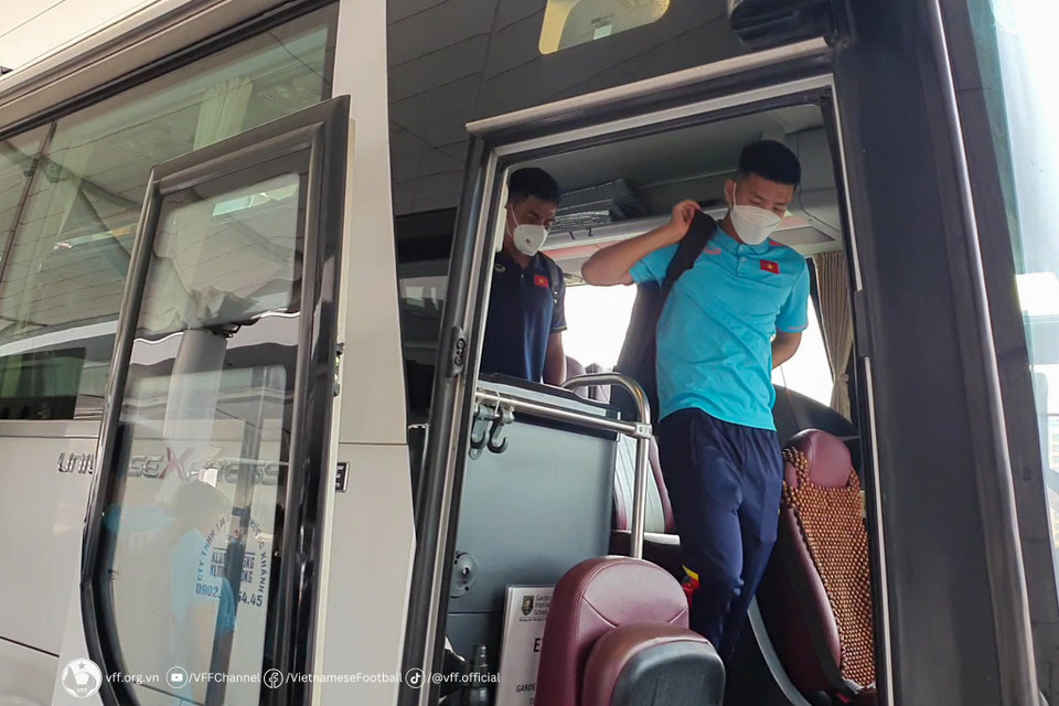 Các cầu thủ U22 Việt Nam có mặt tại sân bay quốc tế Tân Sơn Nhất. (Nguồn: VFF)
