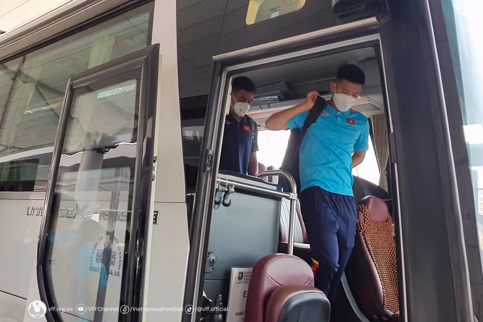Các cầu thủ U22 Việt Nam có mặt tại sân bay quốc tế Tân Sơn Nhất. (Nguồn: VFF)