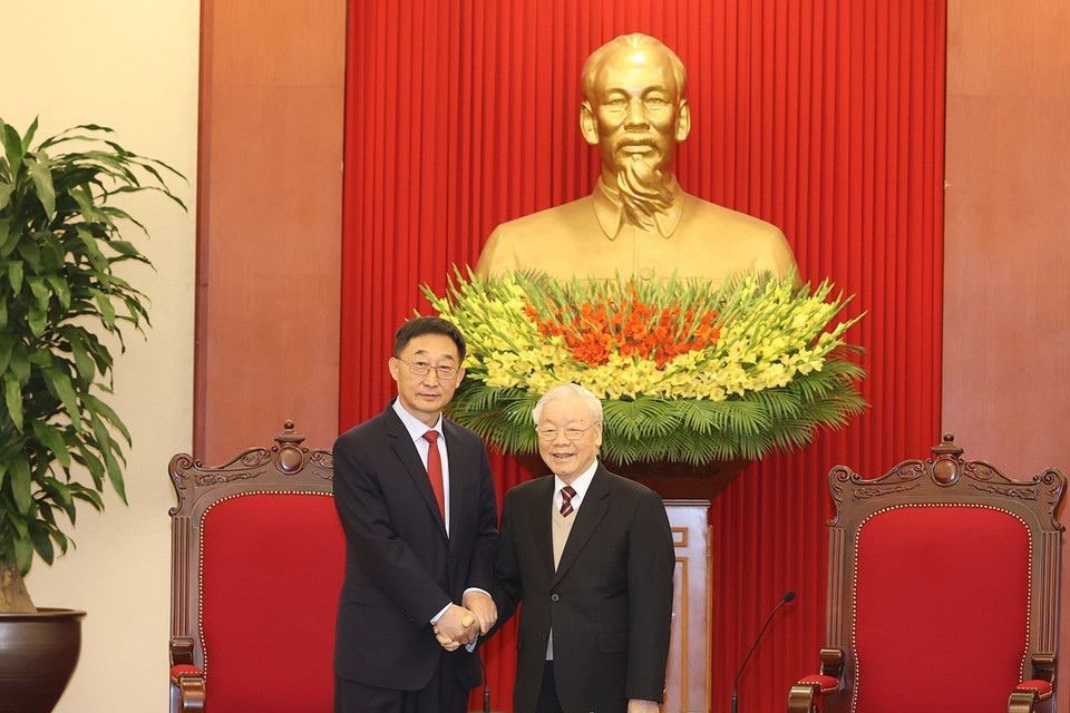 Tổng Bí thư Nguyễn Phú Trọng tiếp ông Lưu Ninh, Bí thư Đảng ủy Khu tự trị dân tộc Choang Quảng Tây, Trung Quốc. (Ảnh: Trí Dũng/TTXVN)