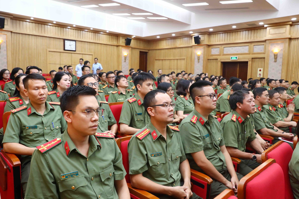 Cán bộ, chiến sỹ Cục An ninh chính trị nội bộ dự buổi làm việc. (Ảnh: Phạm Kiên/TTXVN)