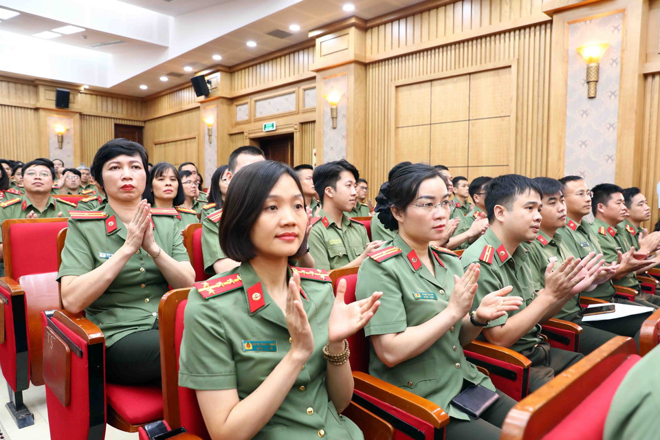 Cán bộ, chiến sỹ Cục An ninh chính trị nội bộ dự buổi làm việc. (Ảnh: Phạm Kiên/TTXVN)