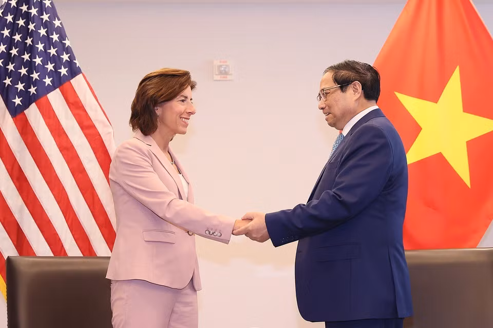 Thủ tướng Phạm Minh Chính tiếp Bộ trưởng Thương mại Hoa Kỳ Gina Raimondo. (Ảnh: Dương Giang/TTXVN)