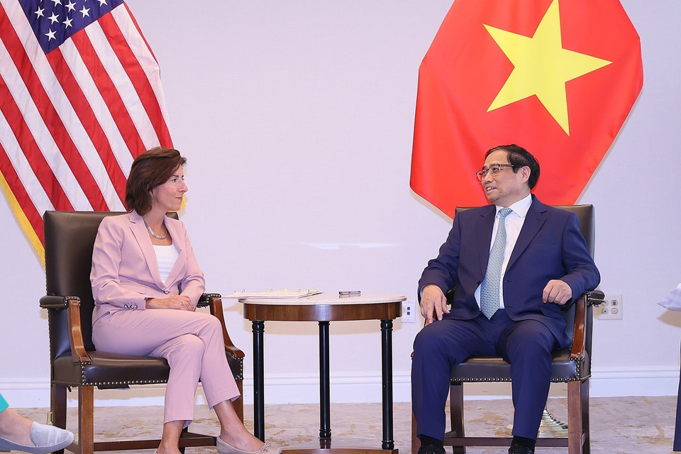 Thủ tướng Phạm Minh Chính tiếp Bộ trưởng Thương mại Hoa Kỳ Gina Raimondo. (Ảnh: Dương Giang/TTXVN)