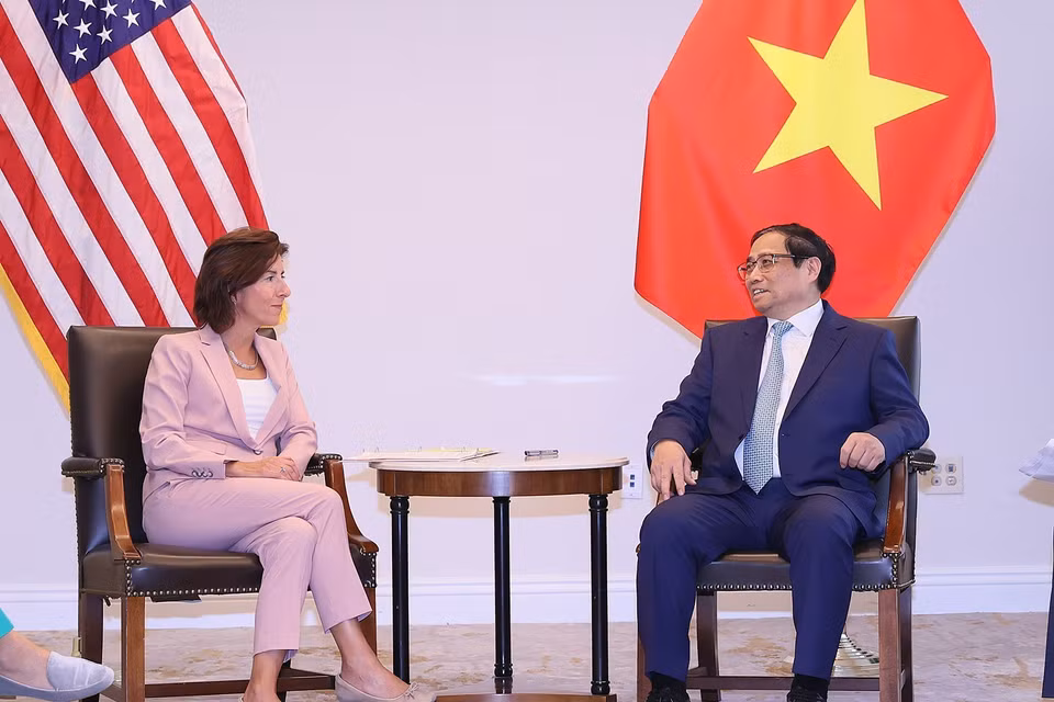 Thủ tướng Phạm Minh Chính tiếp Bộ trưởng Thương mại Hoa Kỳ Gina Raimondo. (Ảnh: Dương Giang/TTXVN)