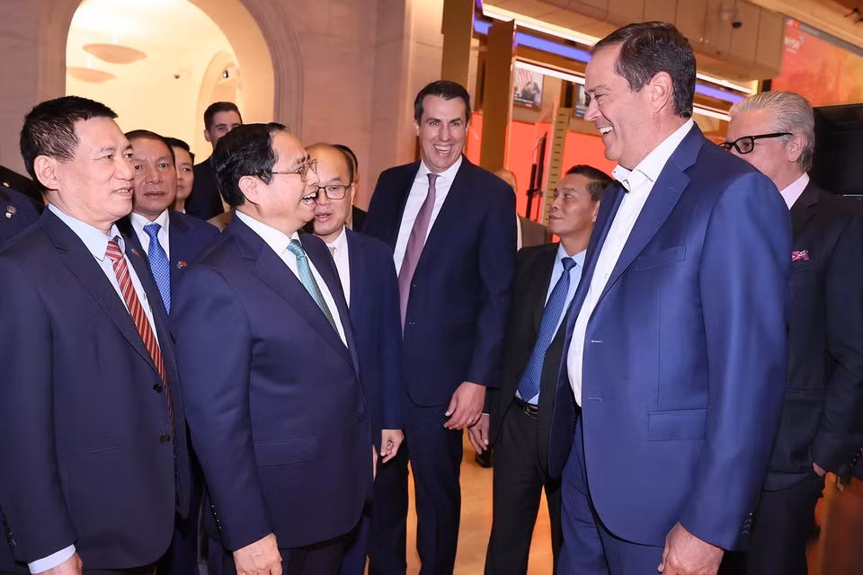 Thủ tướng Phạm Minh Chính thăm Sàn giao dịch Chứng khoán New York (NYSE). (Ảnh: Dương Giang/TTXVN)