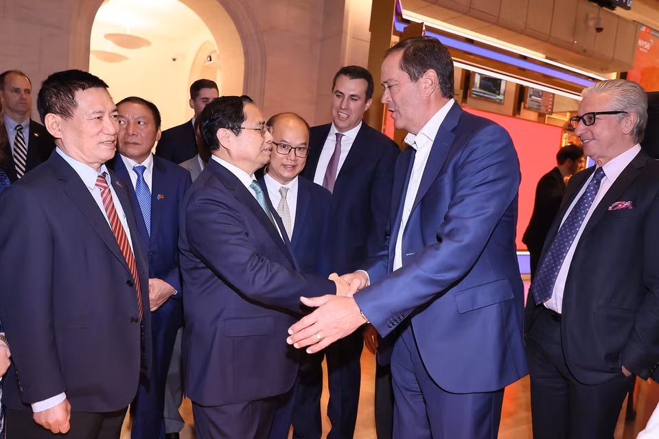 Thủ tướng Phạm Minh Chính thăm Sàn giao dịch Chứng khoán New York (NYSE). (Ảnh: Dương Giang/TTXVN)