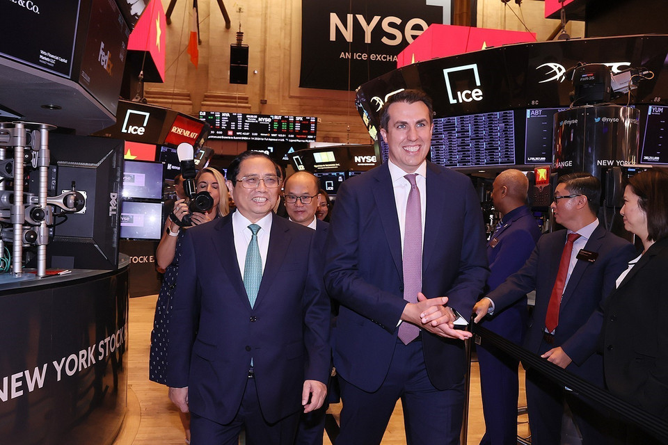 Thủ tướng Phạm Minh Chính thăm Sàn giao dịch Chứng khoán New York (NYSE). (Ảnh: Dương Giang/TTXVN)