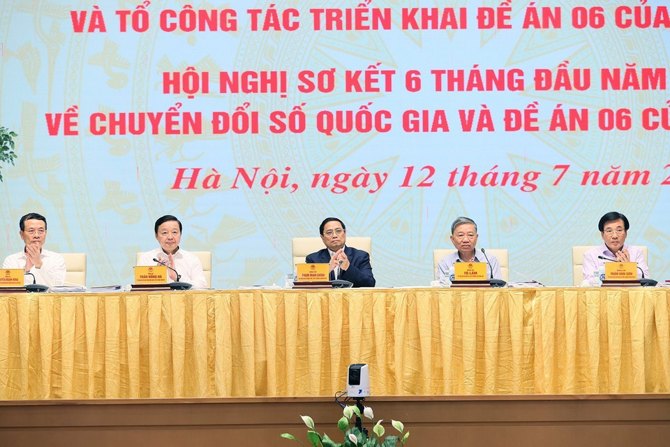 Hội nghị sơ kết 6 tháng đầu năm 2023 về Chuyển đổi Số Quốc gia và Đề án phát triển ứng dụng dữ liệu về dân cư, định danh và xác thực điện tử phục vụ việc Chuyển đổi Số Quốc gia giai đoạn 2022-2025, tầm nhìn đến năm 2030 (Đề án 06). (Ảnh: Dương Giang/TTXVN)
