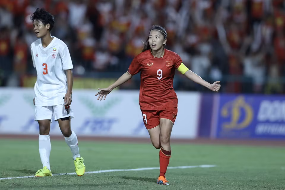 Tạo điều kiện thuận lợi cho Huỳnh Như ghi bàn thắng mở tỷ số 1-0 cho Đội tuyển Việt Nam. (Ảnh: Hoàng Linh/TTXVN)