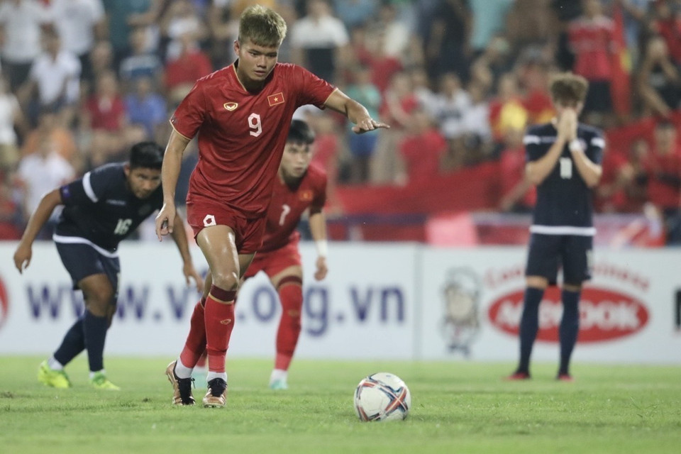 Cầu thủ Nguyễn Văn Tùng ghi bàn thắng nâng tỷ số lên 2-0 cho U23 Việt Nam. (Ảnh: Minh Quyết/TTXVN)