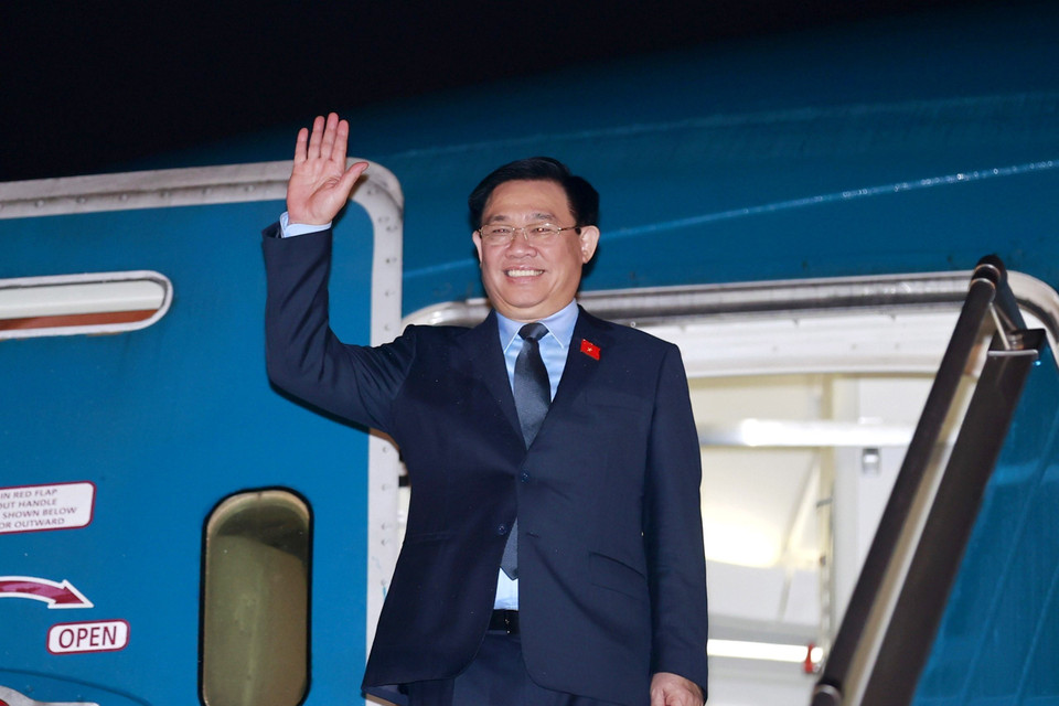 Chủ tịch Quốc hội Vương Đình Huệ tại sân bay quốc tế Nội Bài (Hà Nội), lên đường thăm chính thức Cộng hòa Cuba, Cộng hòa Argentina và Cộng hòa Đông Uruguay. (Ảnh: Doãn Tấn/TTXVN)