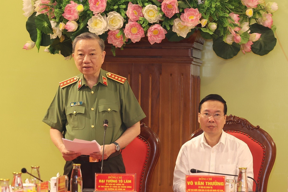 Đại tướng Tô Lâm, Ủy viên Bộ Chính trị, Bí thư Đảng ủy Công an Trung ương, Bộ trưởng Bộ Công an phát biểu khai mạc hội nghị. (Ảnh: Trí Dũng/TTXVN)