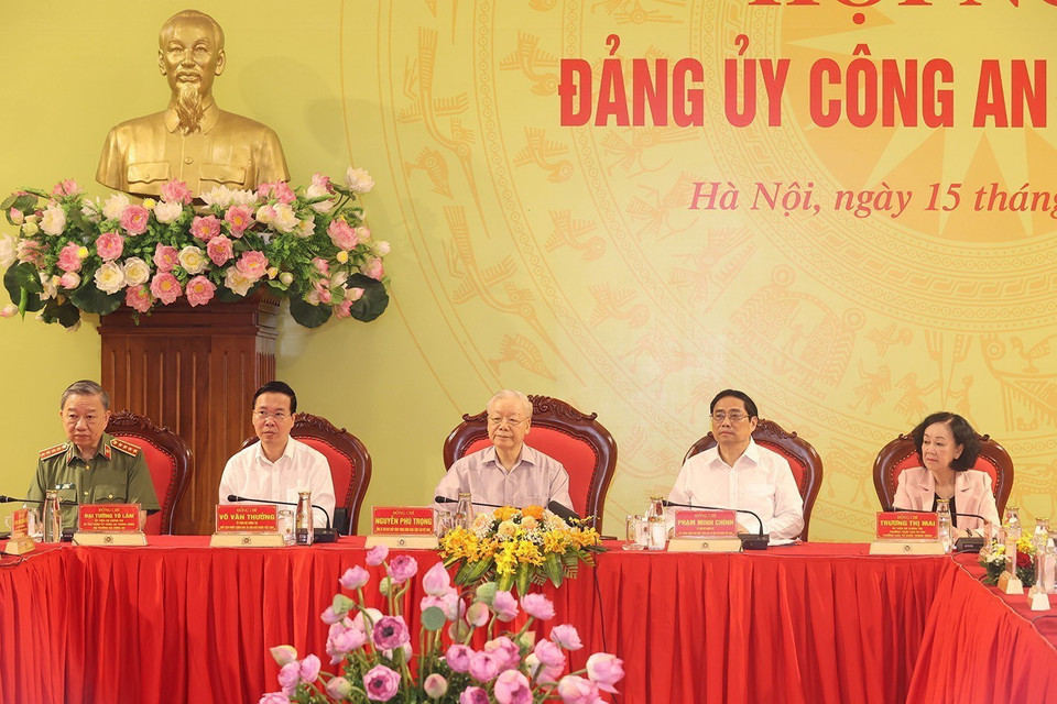 Tổng Bí thư Nguyễn Phú Trọng cùng các đồng chí lãnh đạo Đảng, Nhà nước dự và chỉ đạo hội nghị. (Ảnh: Trí Dũng/TTXVN)