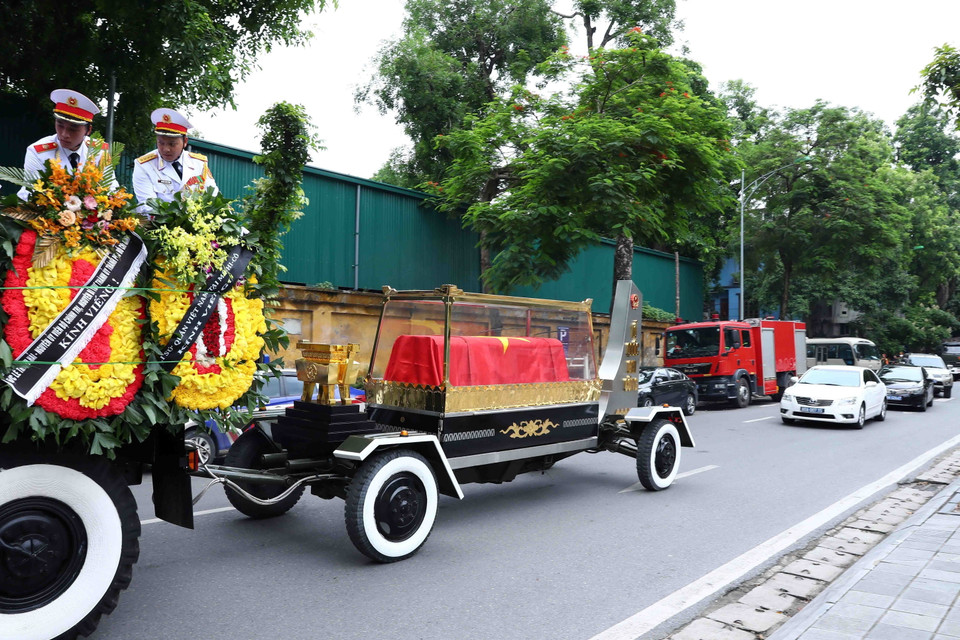 Lễ di quan nguyên Phó Thủ tướng Vũ Khoan về nơi an nghỉ cuối cùng. (Ảnh: Phạm Kiên/TTXVN)