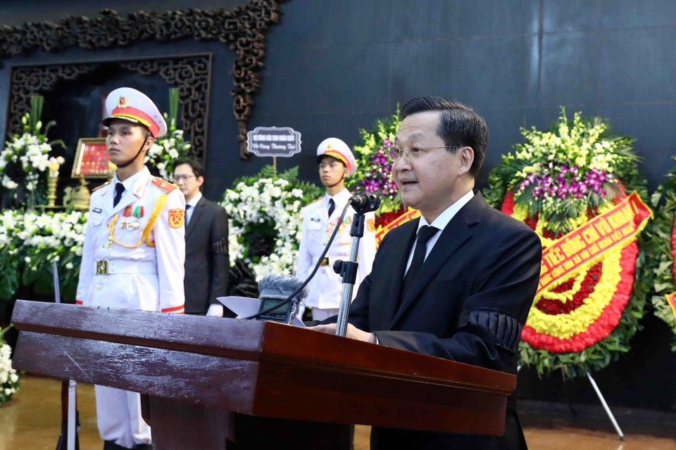 Đồng chí Lê Minh Khái, Bí thư Trung ương Đảng, Phó Thủ tướng Chính phủ, Trưởng ban Tang lễ đọc điếu văn tại lễ truy điệu nguyên Phó Thủ tướng Vũ Khoan. (Ảnh: Phạm Kiên/TTXVN)