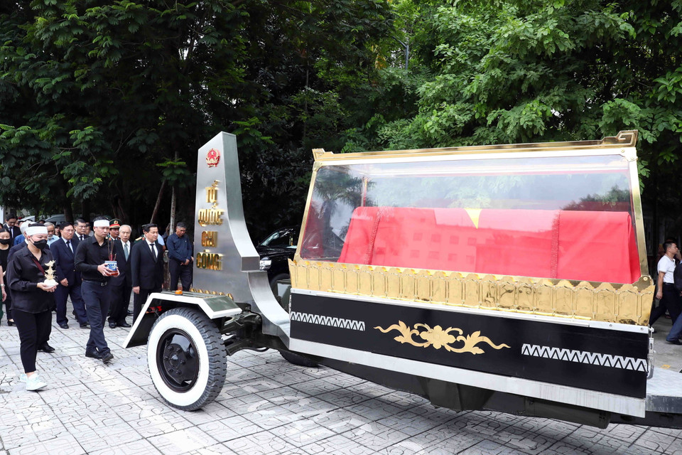 Lễ di quan nguyên Phó Thủ tướng Vũ Khoan về nơi an nghỉ cuối cùng. (Ảnh: Phạm Kiên/TTXVN)