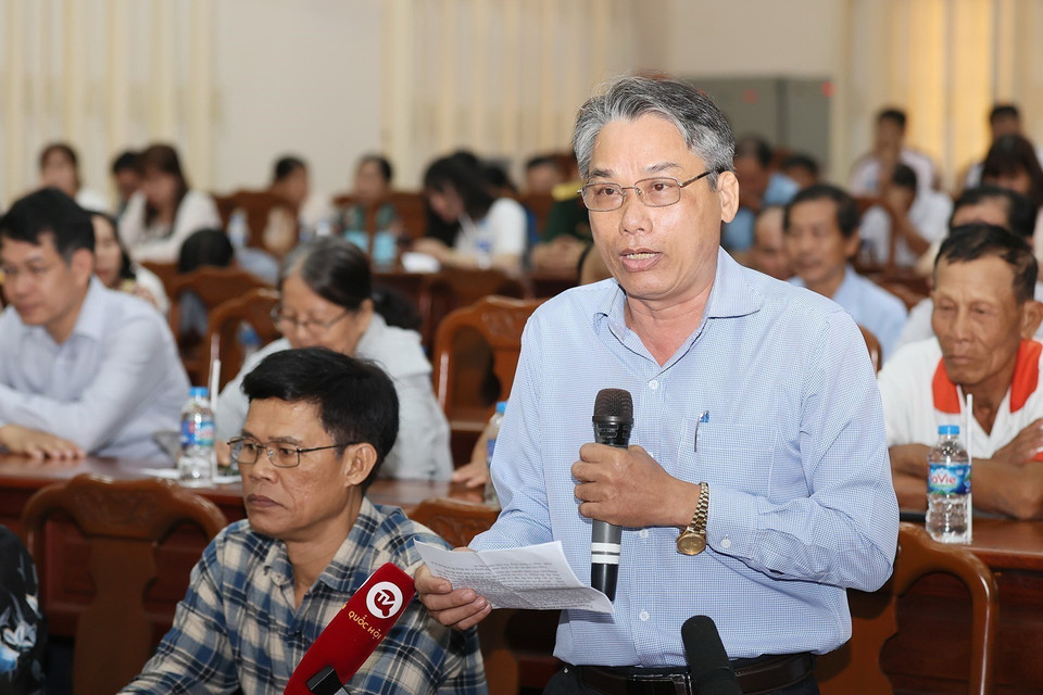 Ông Vũ Quyết Tiến, cử tri phường Xuân Khánh, quận Ninh Kiều nêu ý kiến. (Ảnh: Dương Giang/TTXVN)