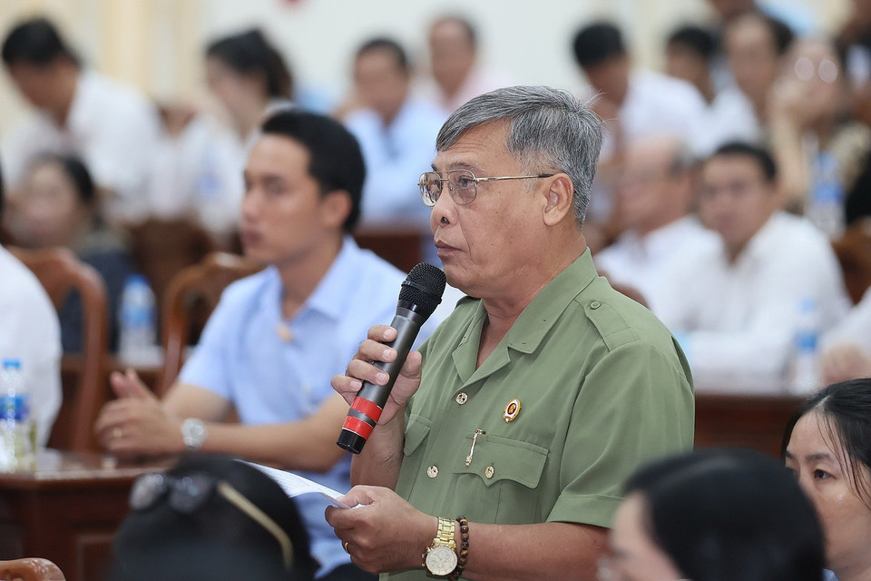 Ông Phan Thanh Dũng, cử tri phường Thường Thạnh, quận Cái Răng nêu ý kiến. (Ảnh: Dương Giang/TTXVN)