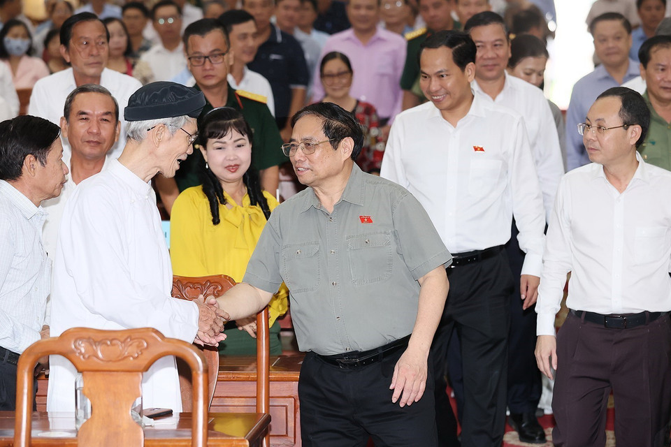 Thủ tướng Phạm Minh Chính với cử tri thành phố Cần Thơ. (Ảnh: Dương Giang/TTXVN)