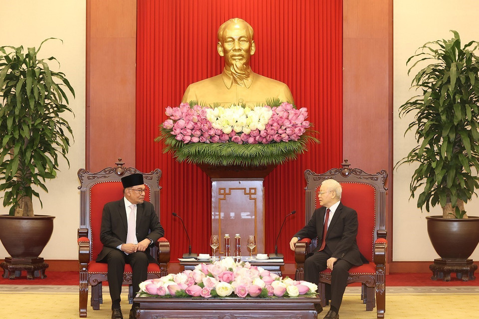 Tổng Bí thư Nguyễn Phú Trọng tiếp Thủ tướng Malaysia Anwar Ibrahim. (Ảnh: Trí Dũng/TTXVN)