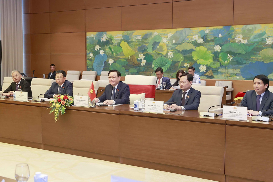 Chủ tịch Quốc hội Vương Đình Huệ và đoàn Việt Nam tại buổi tiếp. (Ảnh: Doãn Tấn/TTXVN)