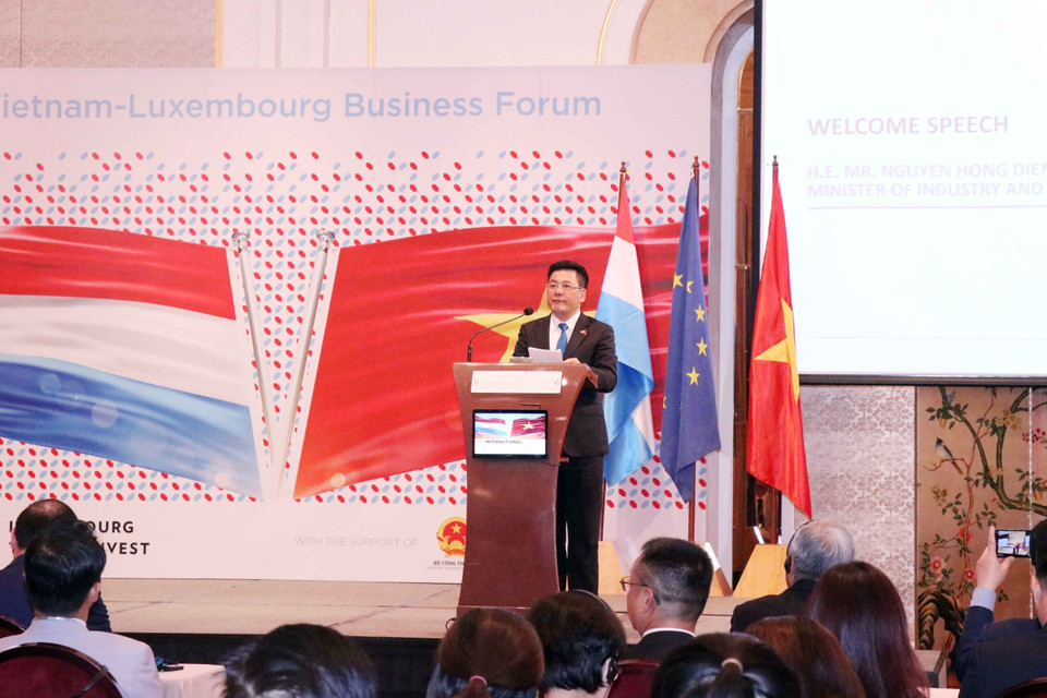 Ông Nguyễn Hồng Diên, Bộ trưởng Bộ Công thương phát biểu tại Diễn đàn Doanh nghiệp Việt Nam- Luxembourg. (Ảnh: Xuân Khu/TTXVN)