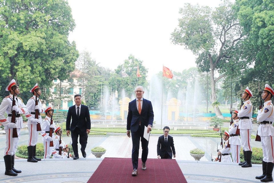 Đại sứ Estonia Hannes Hanso đến trình Quốc thư. (Ảnh: Thống Nhất/TTXVN)