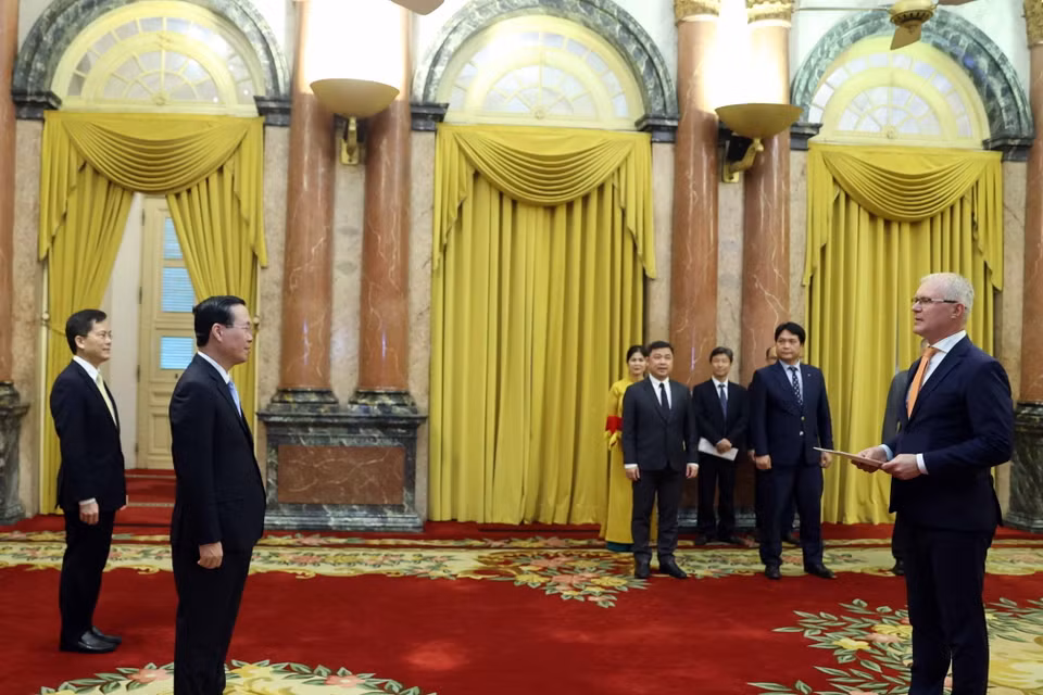 Chủ tịch nước Võ Văn Thưởng tiếp Đại sứ Estonia Hannes Hanso đến trình Quốc thư. (Ảnh: Thống Nhất/TTXVN)