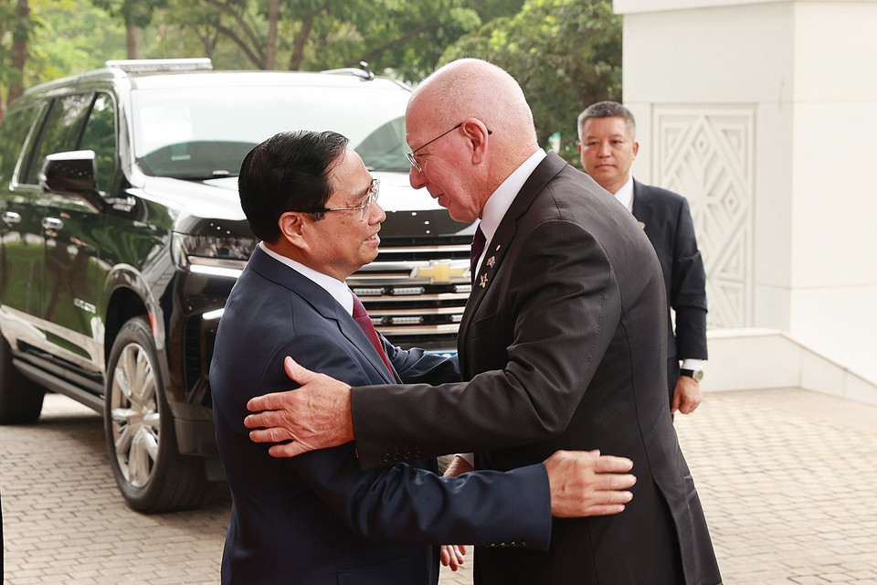 Thủ tướng Phạm Minh Chính đón Toàn quyền Australia David Hurley. (Ảnh: Dương Giang/TTXVN)