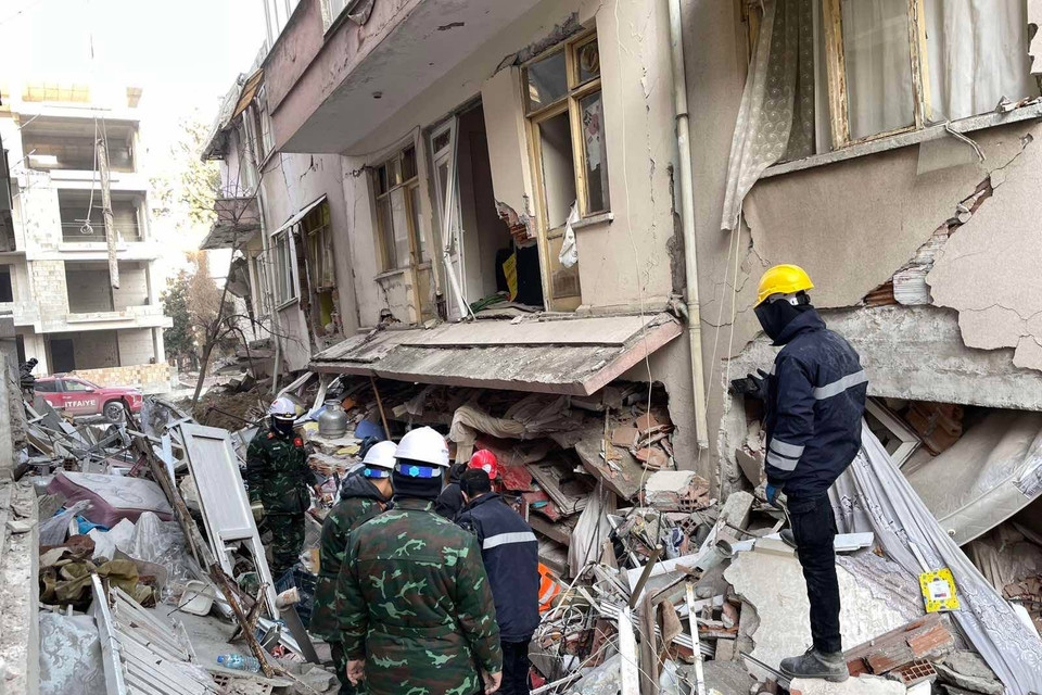 Sau đó đoàn tiếp tục đi tìm kiếm, khảo sát khu vực theo hiệp đồng ban đầu với cơ quan điều phối địa phương. (Ảnh: Văn Hiếu/Vietnam+)