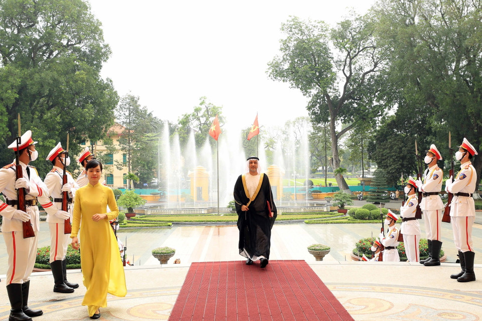 Đại sứ Các Tiểu vương quốc Ả rập Thống nhất Bader Almatrooshi đến trình Quốc thư. (Ảnh: Thống Nhất/TTXVN)