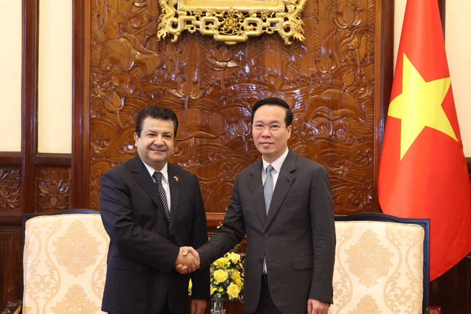 Chủ tịch nước Võ Văn Thưởng tiếp Đại sứ Chile Sergio Narea Guzmán. (Ảnh: Thống Nhất/TTXVN)