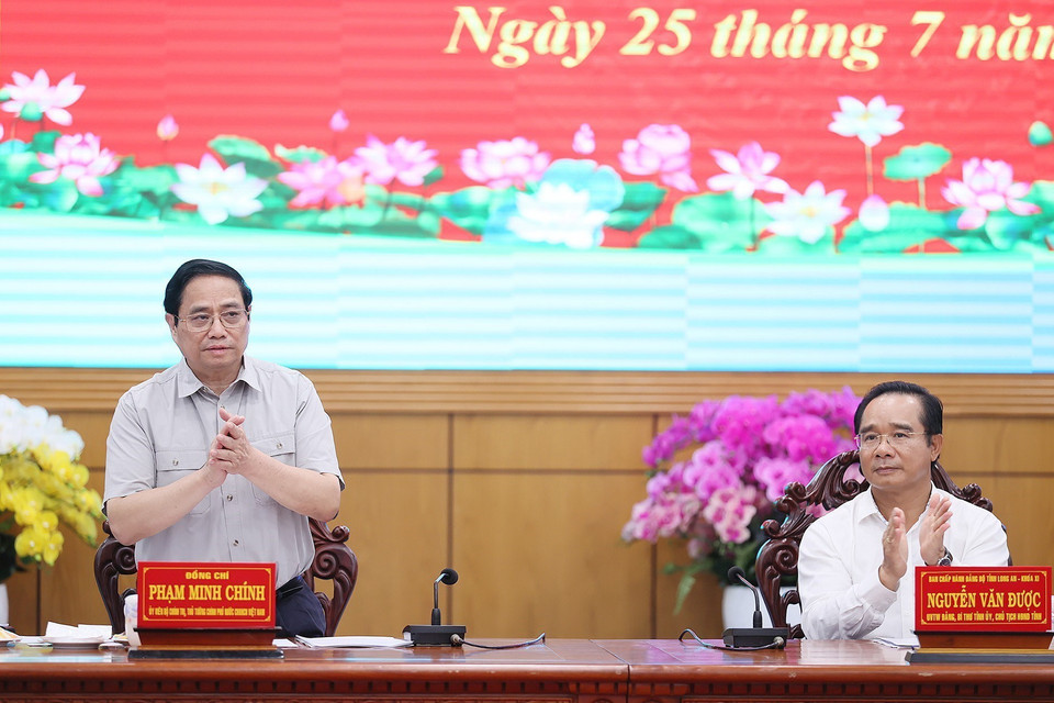 Thủ tướng Phạm Minh Chính chủ trì buổi làm việc với lãnh đạo chủ chốt tỉnh Long An. (Ảnh: Dương Giang/TTXVN)