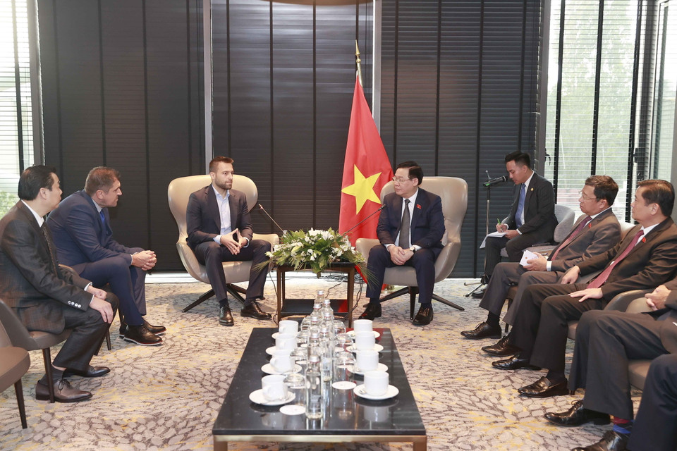 Chủ tịch Quốc hội Vương Đình Huệ tiếp ông Dimitar Naydenov, Giám đốc M&amp;A Tập đoàn Dược phẩm SOPHARMA. (Ảnh: Doãn Tấn/TTXVN)