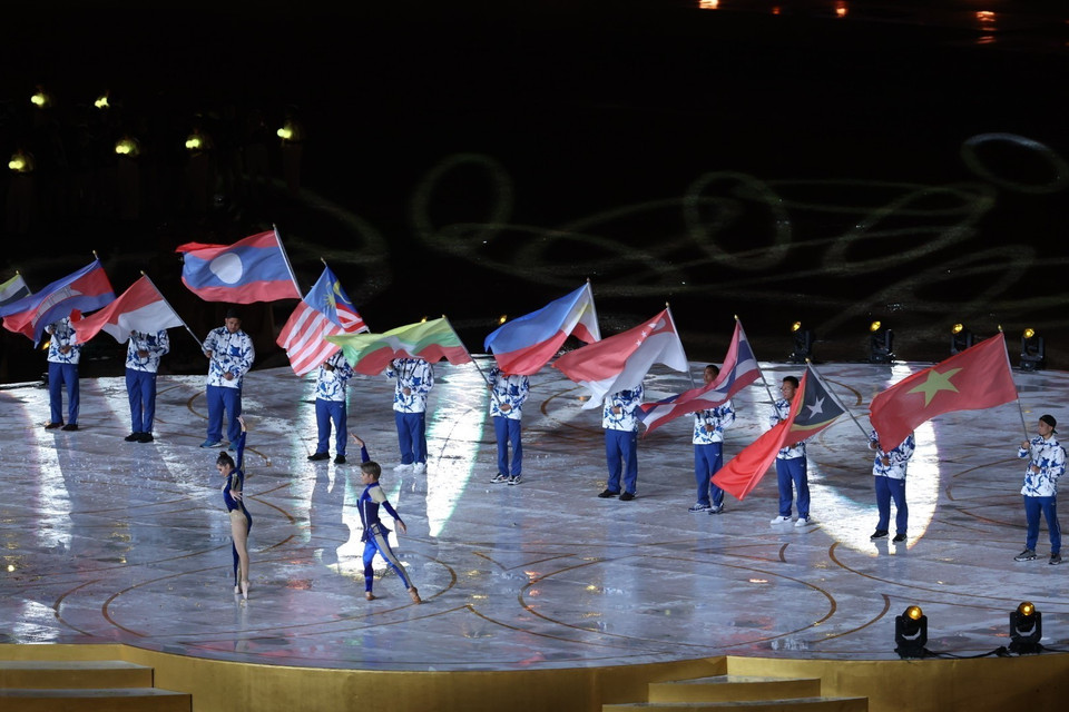 Các nghệ sỹ Thái Lan trình diễn các tiết mục văn nghệ thay cho lời chào của nước chủ nhà kỳ SEA Games 33. (Ảnh: Minh Quyết/TTXVN)