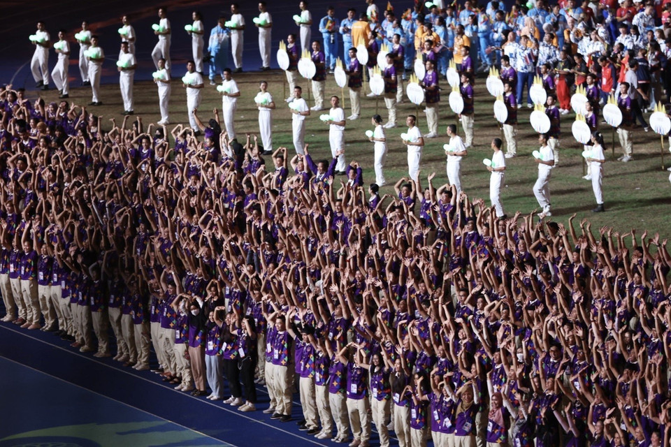 Màn diễu hành của lực lượng tình nguyện viên. (Ảnh: Minh Quyết/TTXVN)