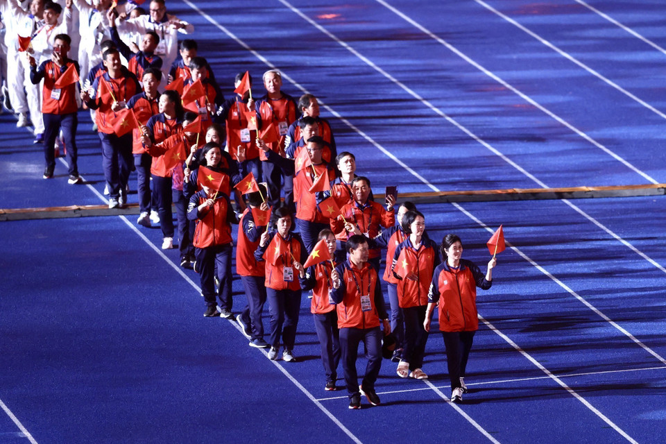 Đoàn Thể thao Việt Nam tại Lễ bế mạc SEA Games 32. (Ảnh: Hoàng Linh/TTXVN)